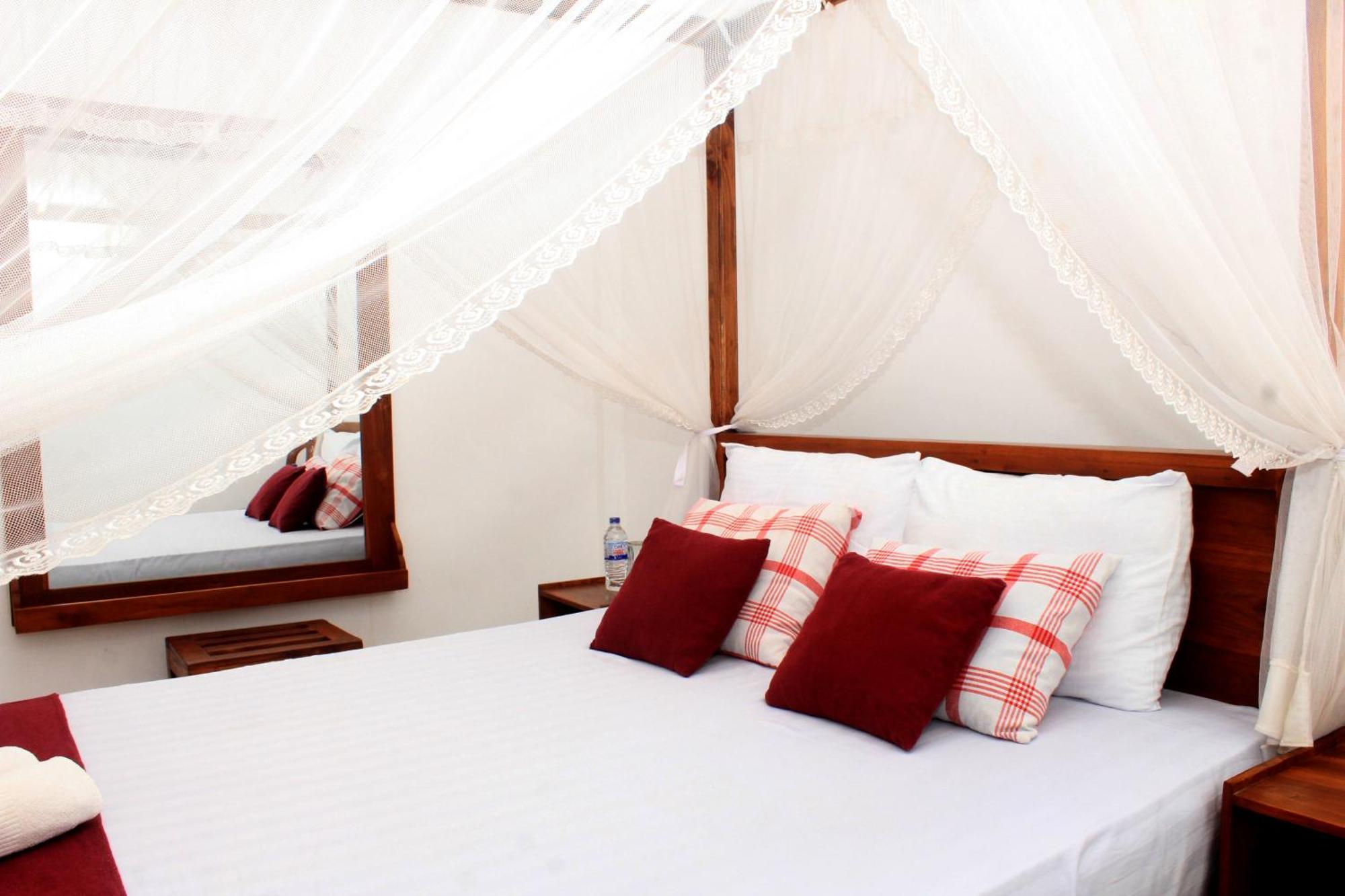 Green Hut Nature Resort Сігірія Екстер'єр фото