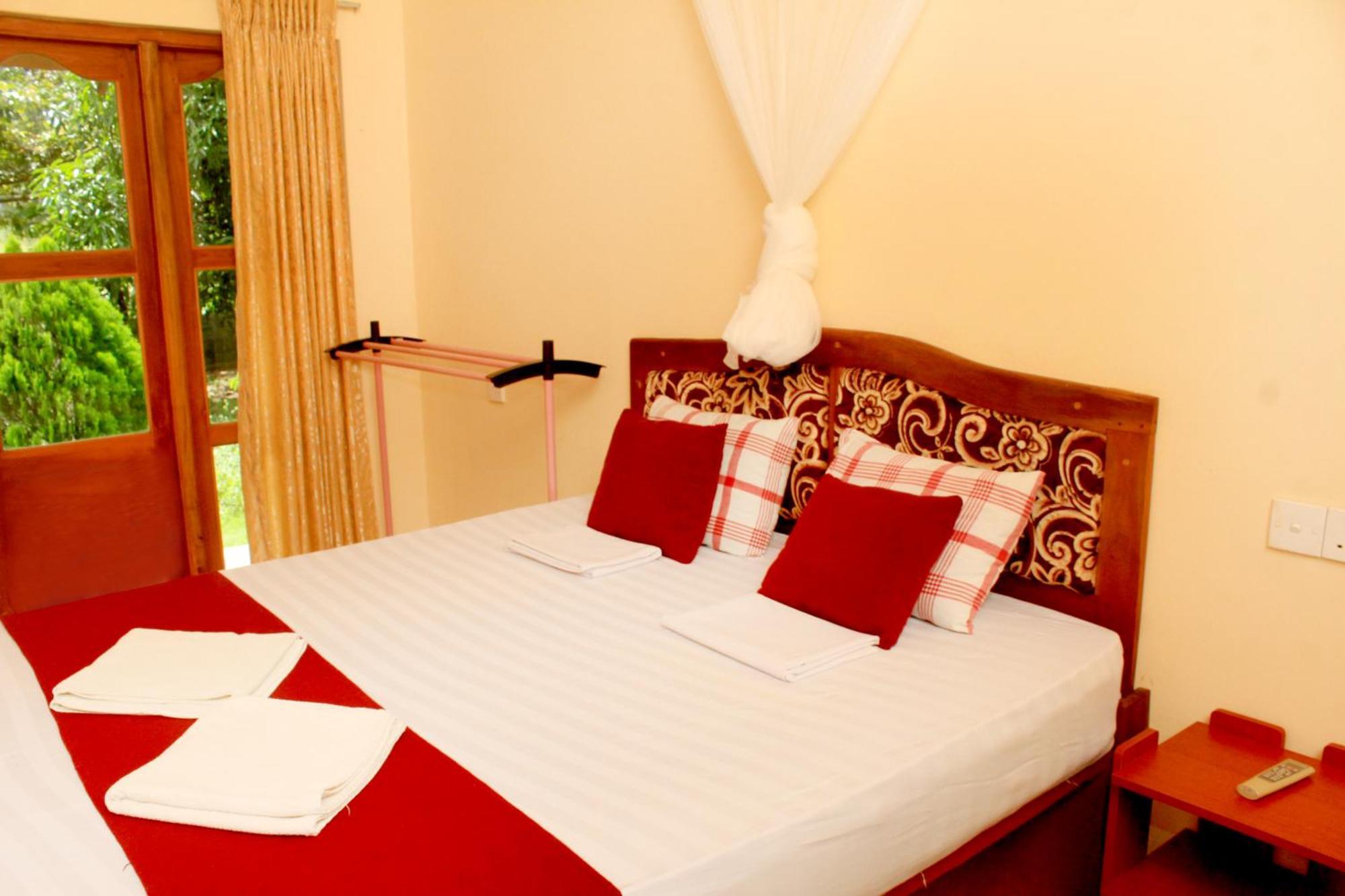 Green Hut Nature Resort Сігірія Екстер'єр фото